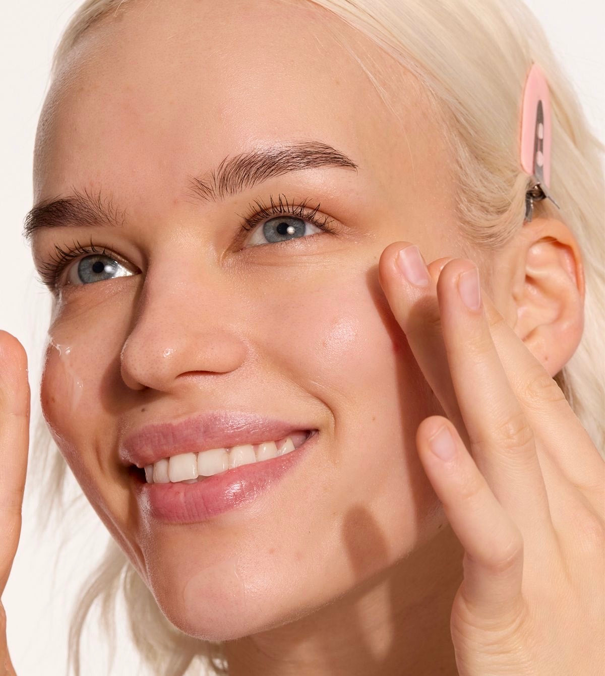 Sérum Facial Reafirmante 5 en 1 con Vitamina C y Ácido Hialurónico